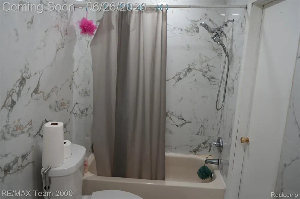 6426 Chase Road Dearborn City, MI 48126