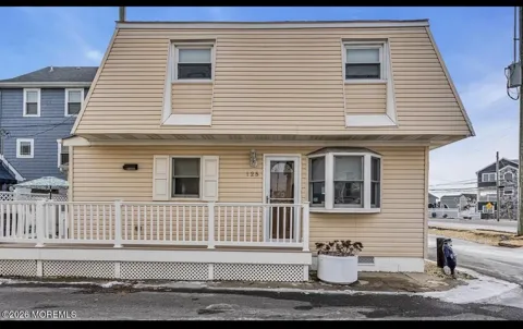 125 Throssell Road