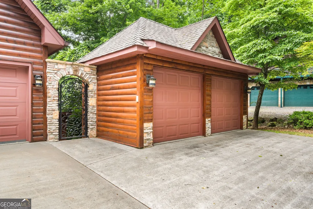 1748 Harris Ridge RD Young Harris, GA 30582