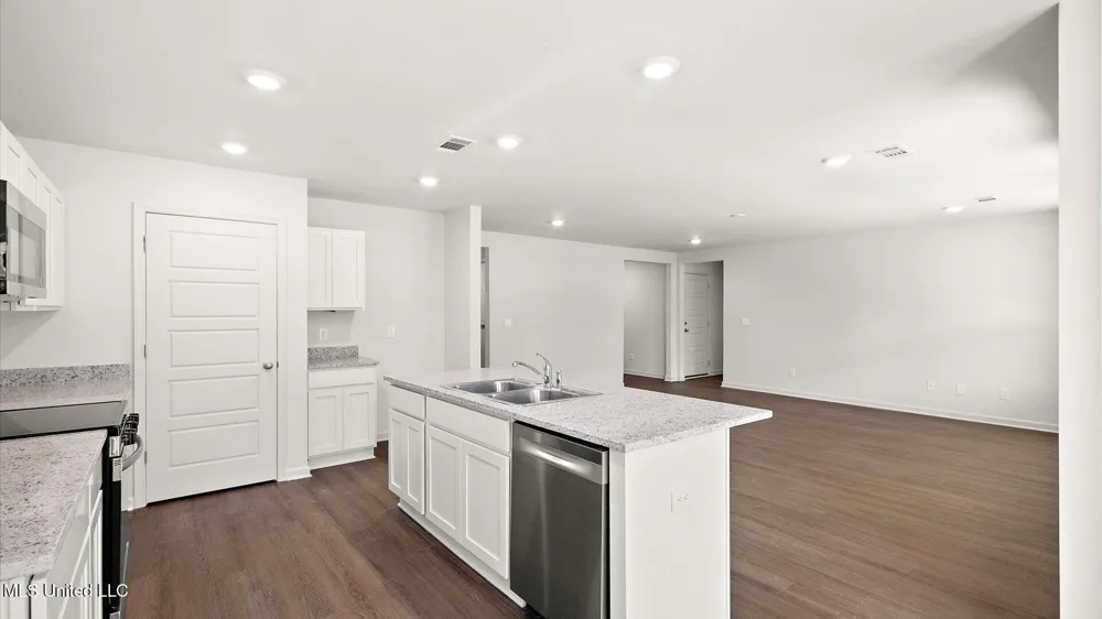 220 Raulston Drive Byram, MS 39272