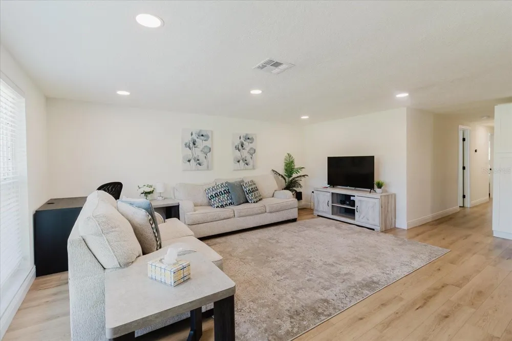 916 17TH STREET St Petersburg, FL 33713