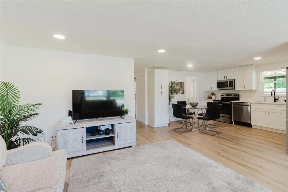 916 17TH STREET St Petersburg, FL 33713