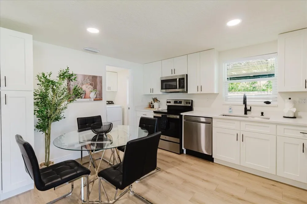 916 17TH STREET St Petersburg, FL 33713