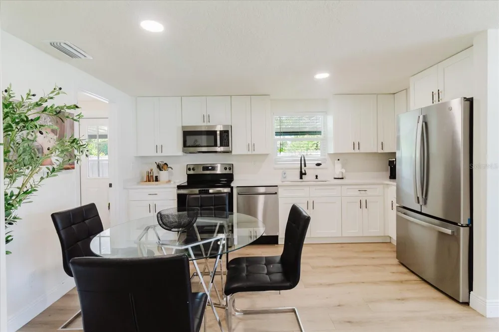 916 17TH STREET St Petersburg, FL 33713