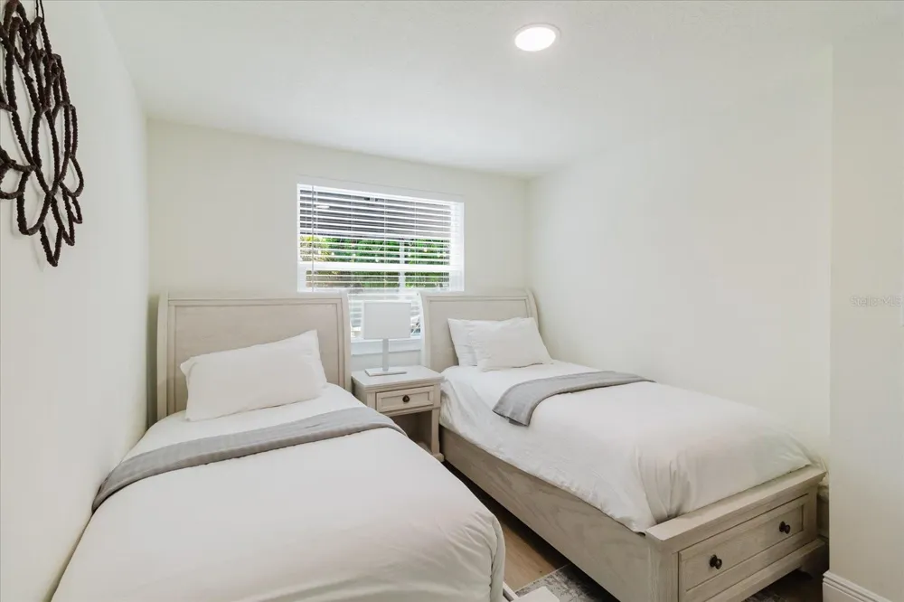 916 17TH STREET St Petersburg, FL 33713