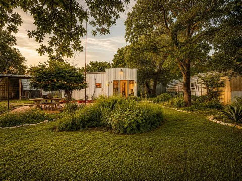 128 E Castlewood Drive