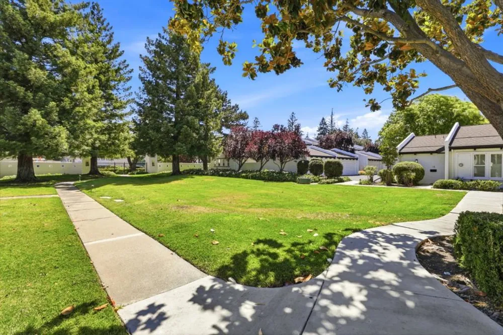16345 Los Gatos Boulevard #6 Los Gatos, CA 95032