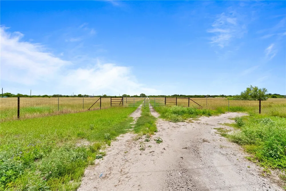 6056 Highway 44 Robstown, TX 78380