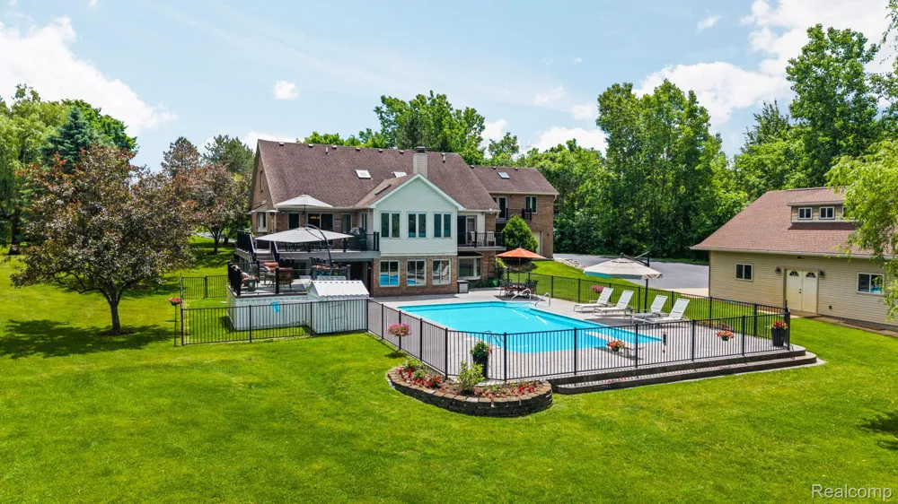 2325 7 Mile Road Northfield Township, MI 48178