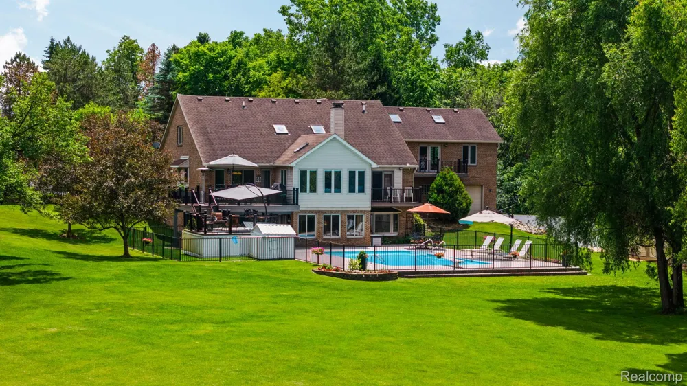2325 7 Mile Road Northfield Township, MI 48178