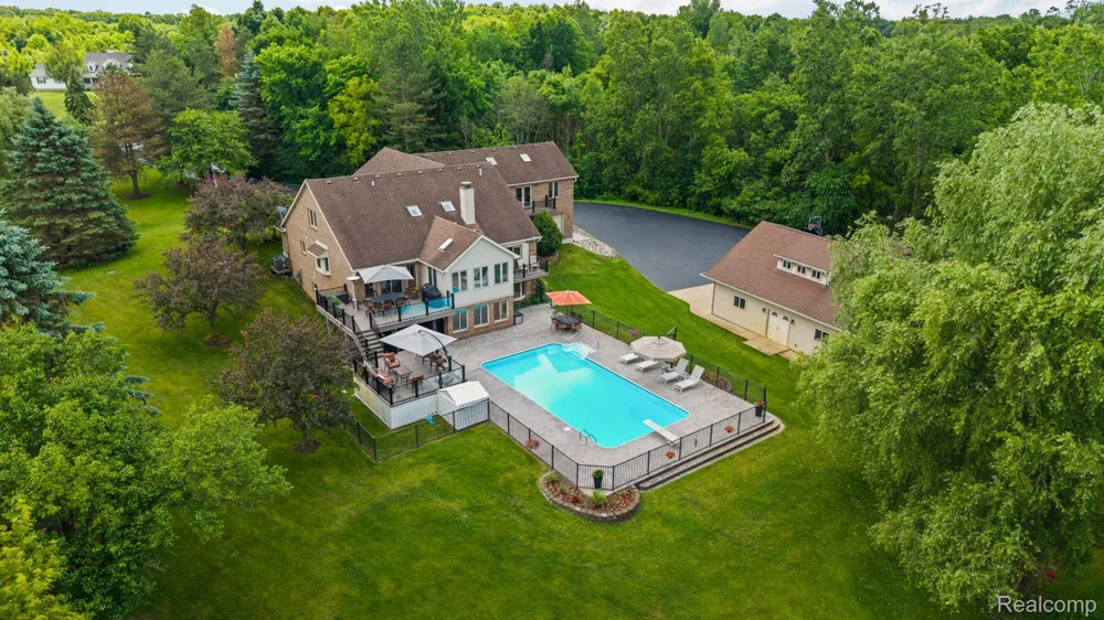 2325 7 Mile Road Northfield Township, MI 48178