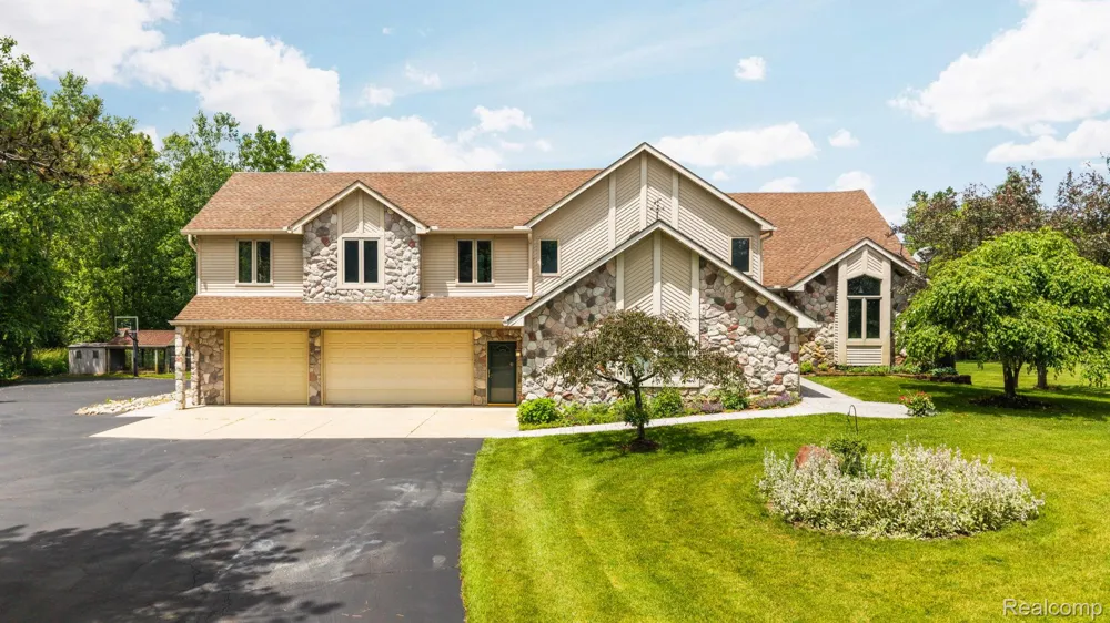 2325 7 Mile Road Northfield Township, MI 48178