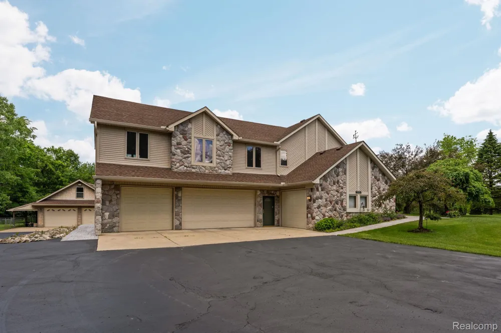 2325 7 Mile Road Northfield Township, MI 48178