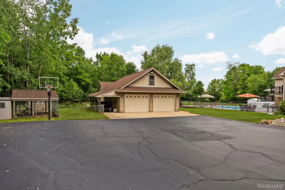 2325 7 Mile Road Northfield Township, MI 48178