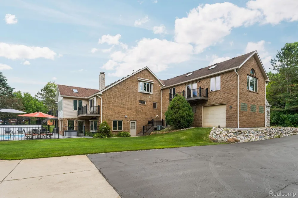 2325 7 Mile Road Northfield Township, MI 48178