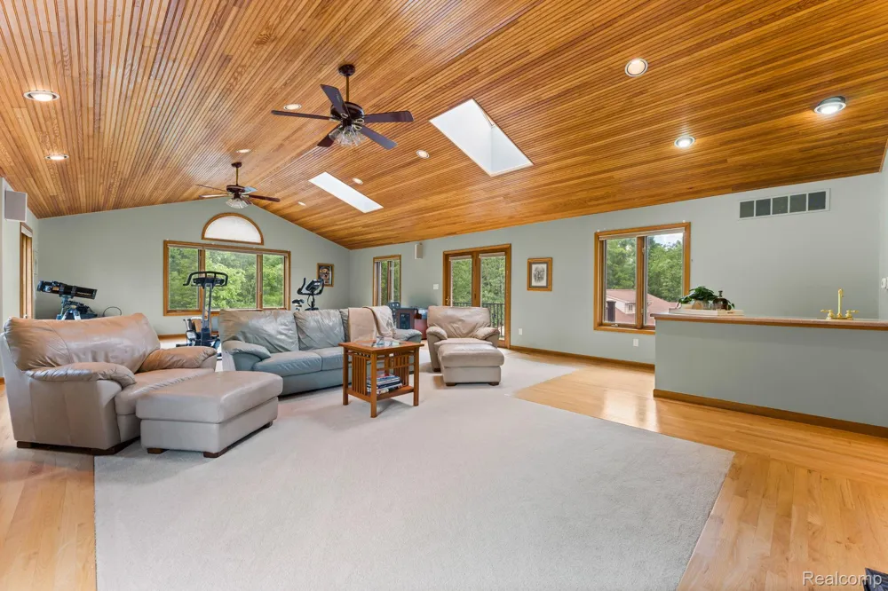 2325 7 Mile Road Northfield Township, MI 48178