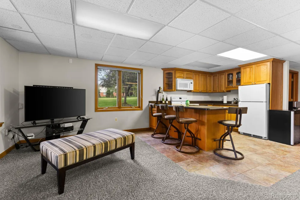 2325 7 Mile Road Northfield Township, MI 48178