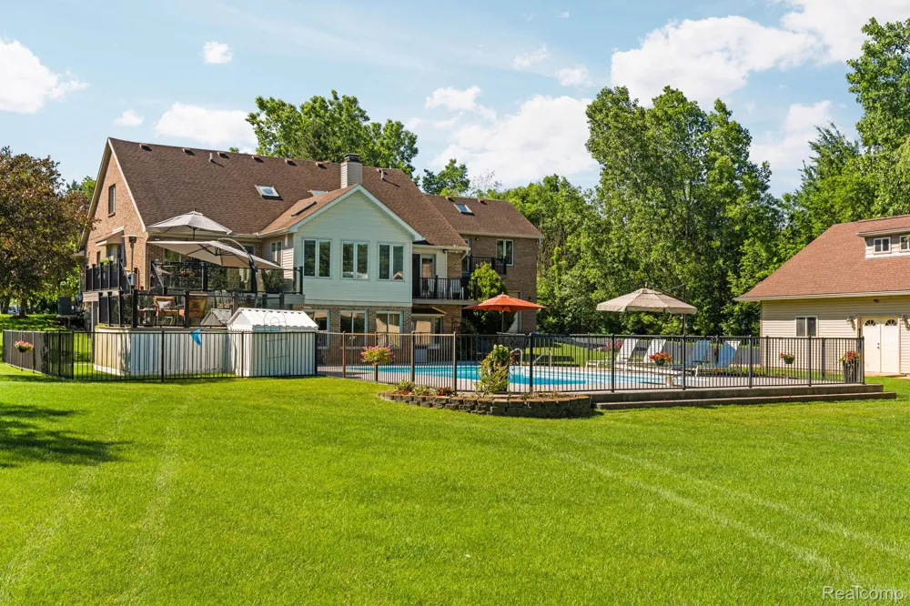 2325 7 Mile Road Northfield Township, MI 48178
