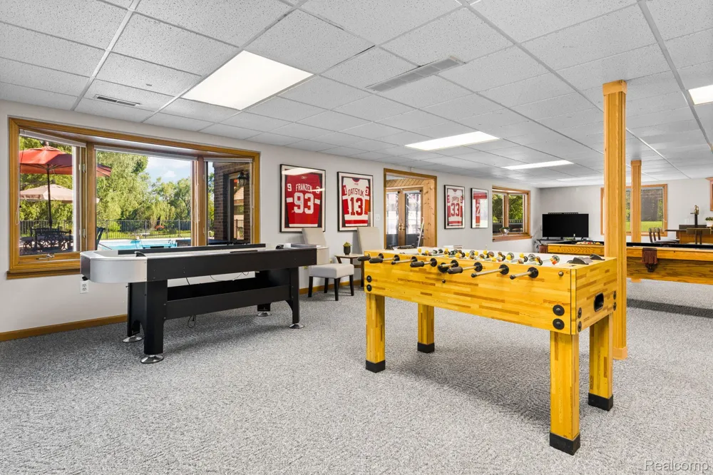 2325 7 Mile Road Northfield Township, MI 48178