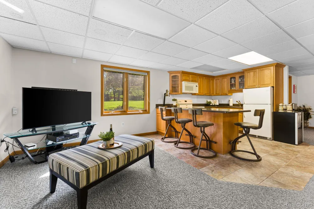 2325 7 Mile Road Northfield Township, MI 48178
