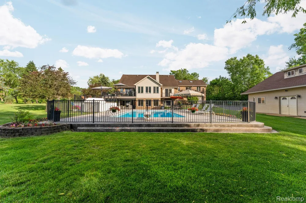 2325 7 Mile Road Northfield Township, MI 48178