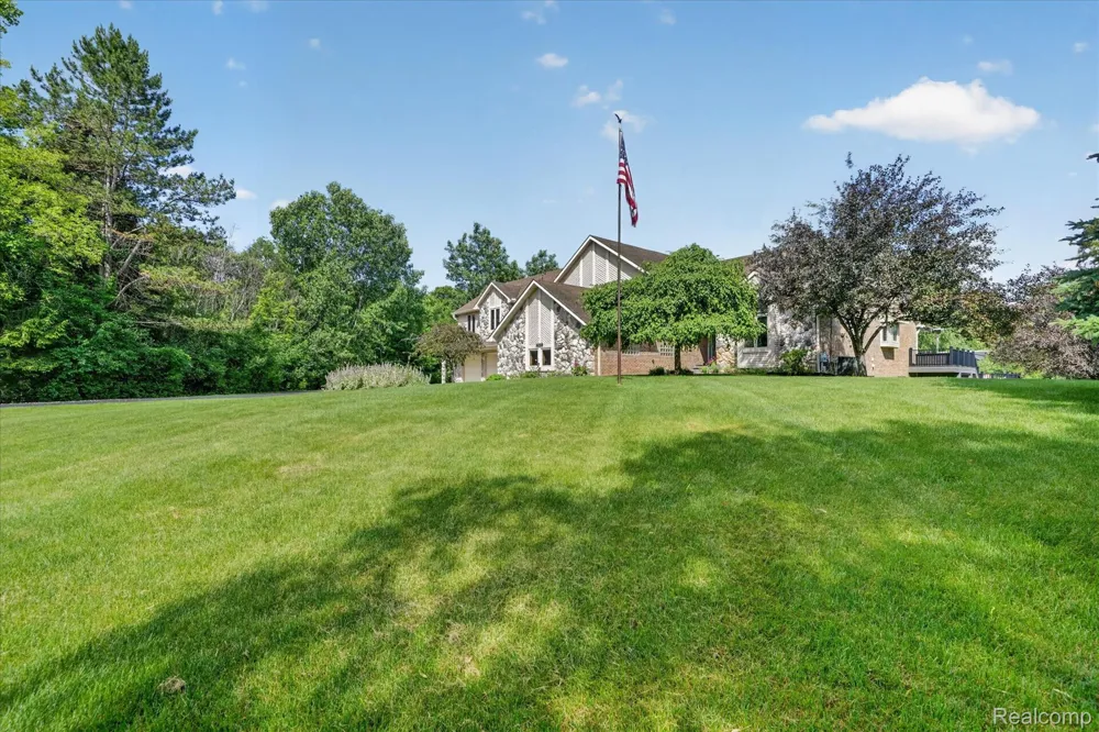2325 7 Mile Road Northfield Township, MI 48178