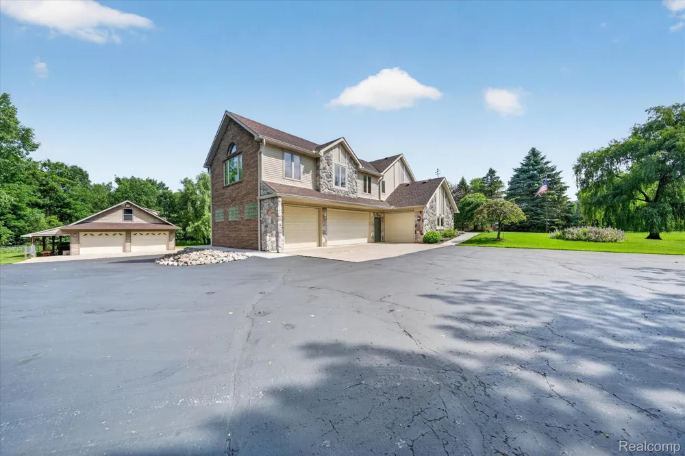 2325 7 Mile Road Northfield Township, MI 48178