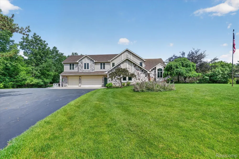 2325 7 Mile Road Northfield Township, MI 48178