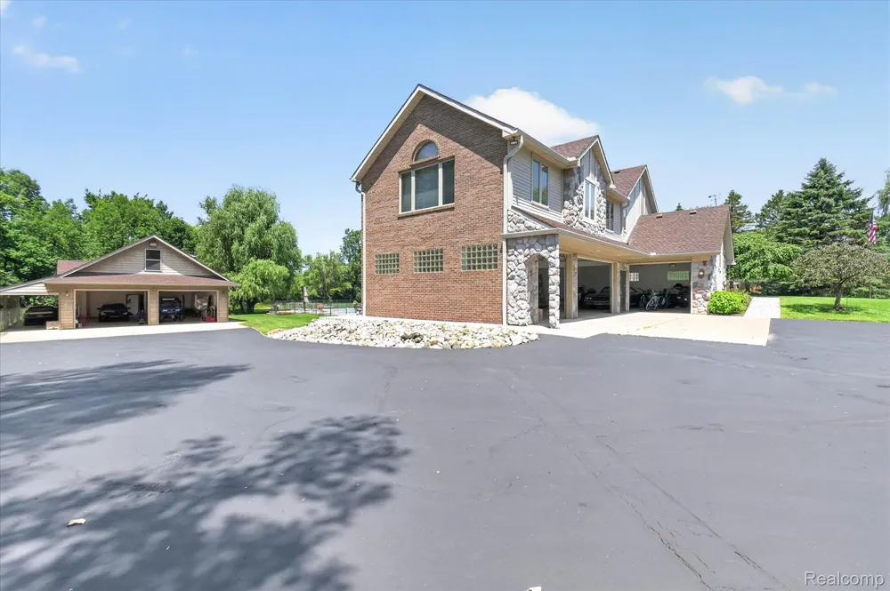 2325 7 Mile Road Northfield Township, MI 48178