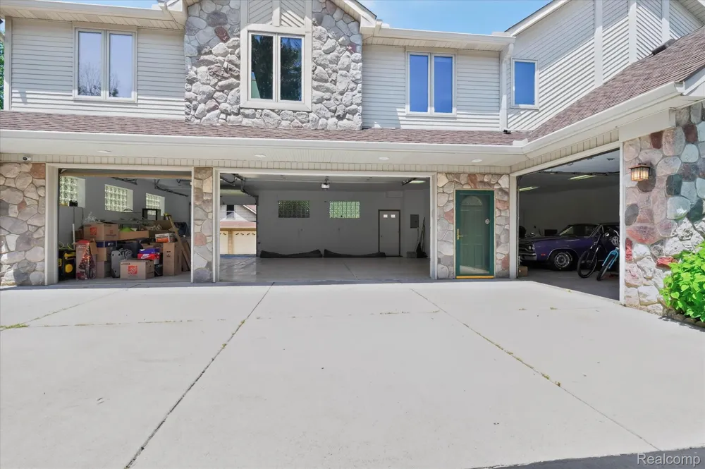 2325 7 Mile Road Northfield Township, MI 48178
