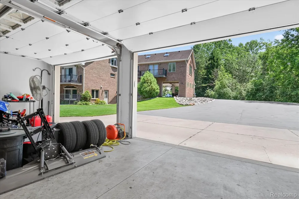2325 7 Mile Road Northfield Township, MI 48178