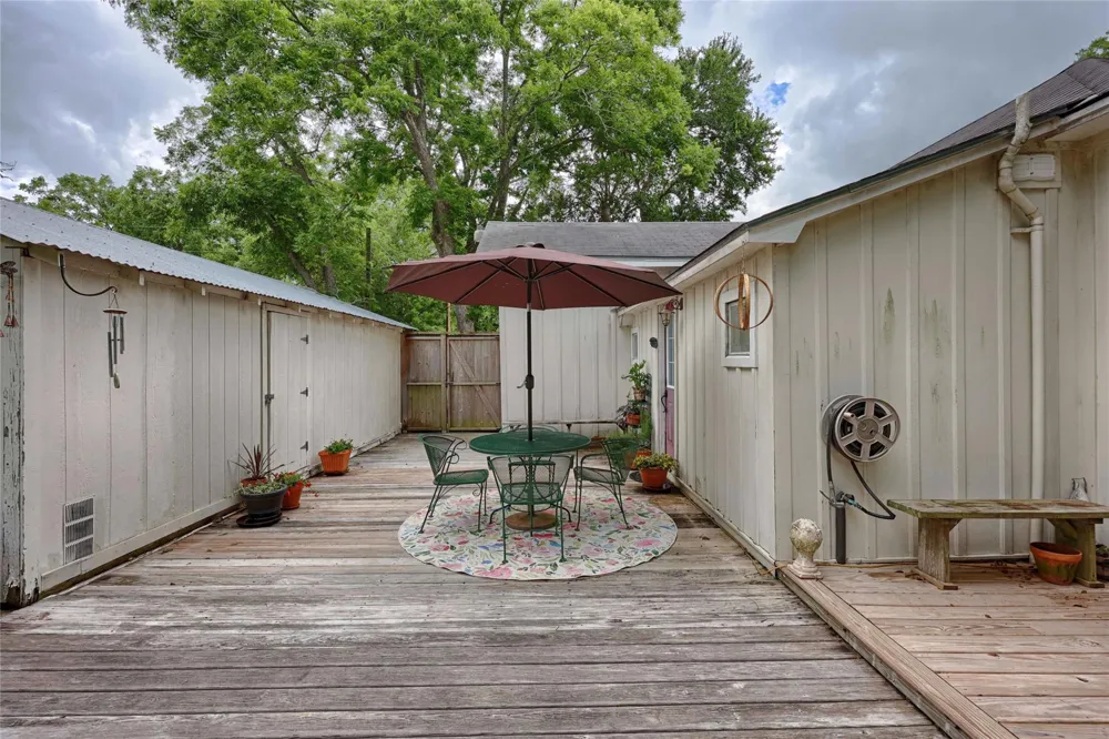 307 W Market Street Fayetteville, TX 78940