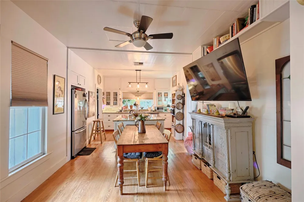 307 W Market Street Fayetteville, TX 78940