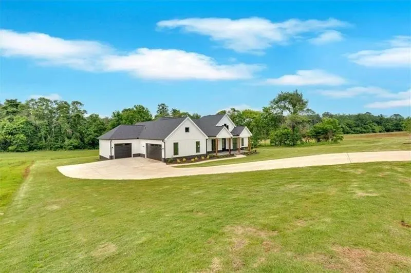 300 Eminence Peak Rydal, GA 30171
