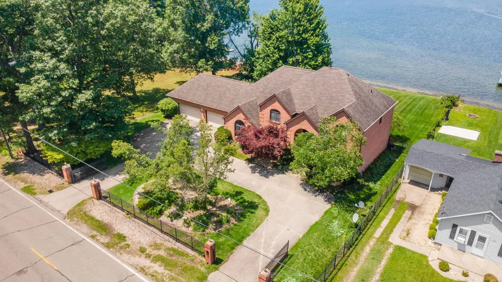 2647 Lake Shore Drive Niles, MI 49120