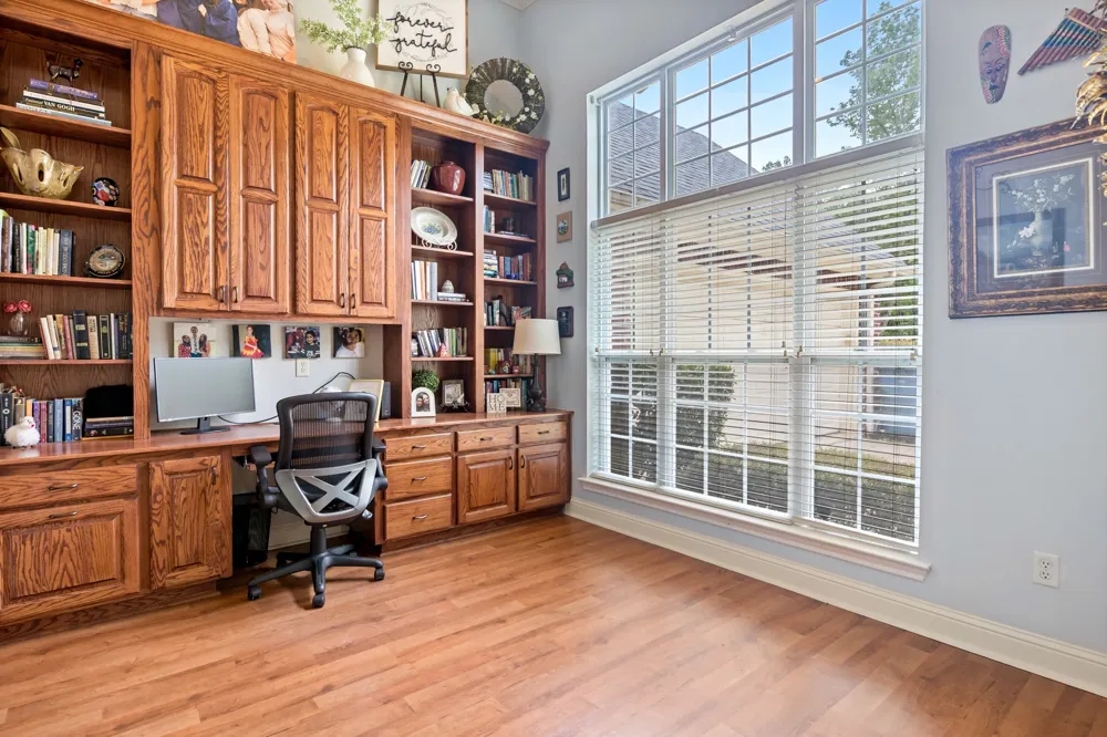 910 Holly Hill Mt Pleasant, TX 75455