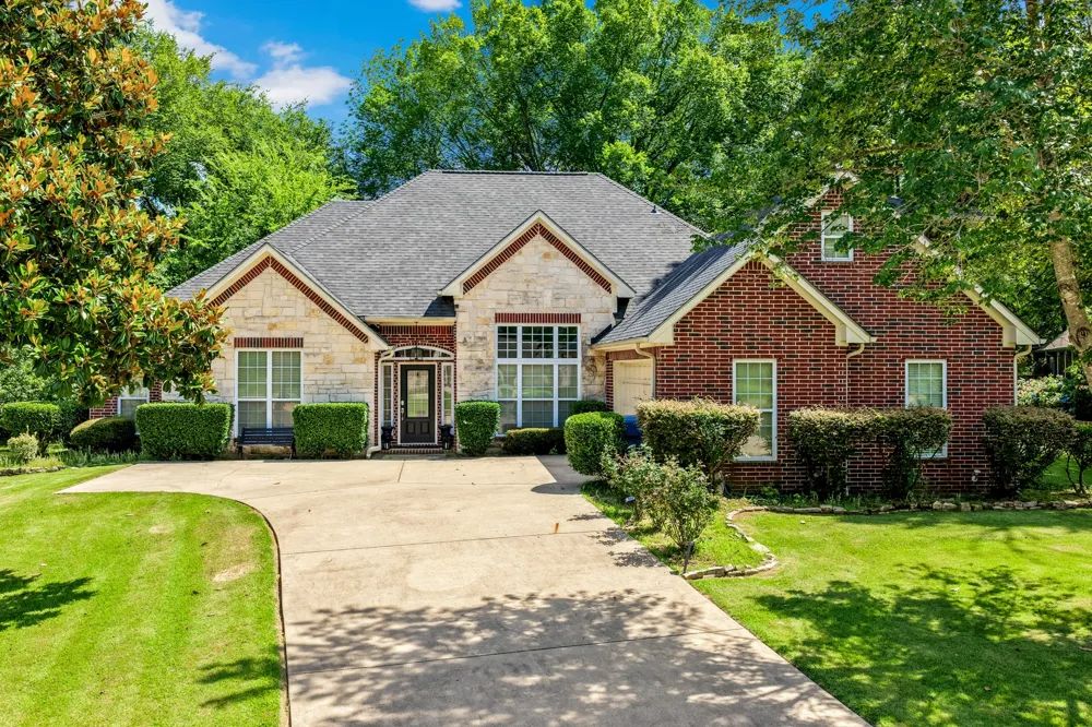 910 Holly Hill Mt Pleasant, TX 75455