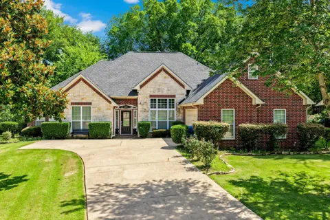 910 Holly Hill
