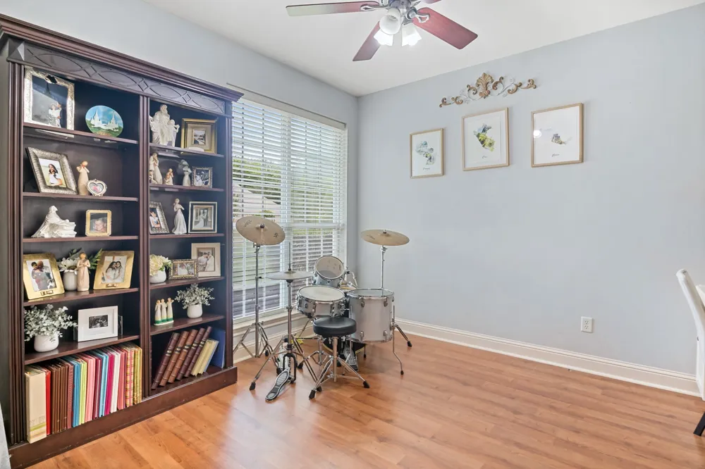 910 Holly Hill Mt Pleasant, TX 75455