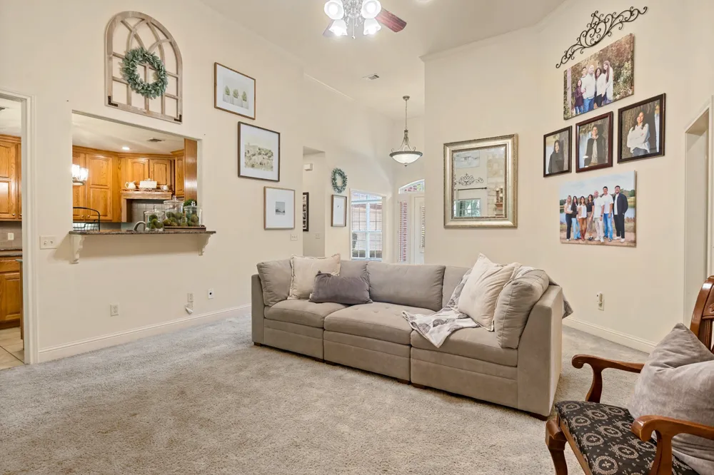 910 Holly Hill Mt Pleasant, TX 75455