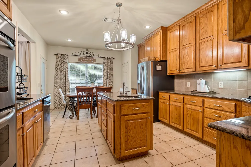 910 Holly Hill Mt Pleasant, TX 75455