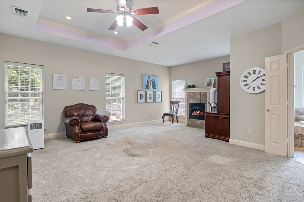910 Holly Hill Mt Pleasant, TX 75455