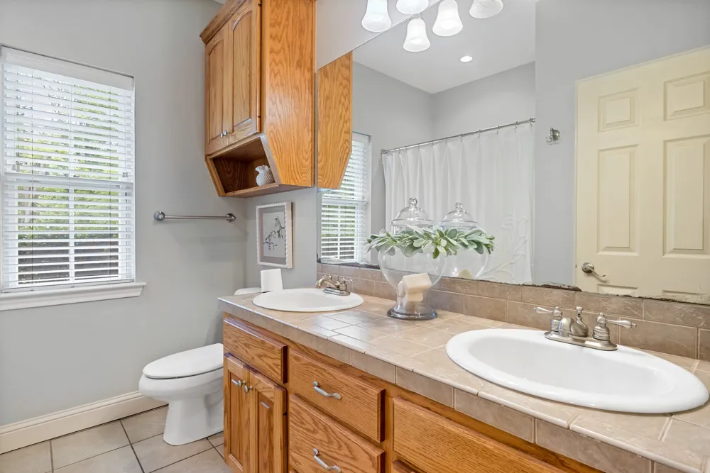 910 Holly Hill Mt Pleasant, TX 75455