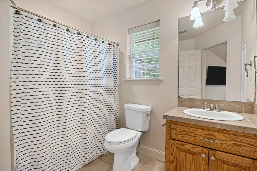 910 Holly Hill Mt Pleasant, TX 75455