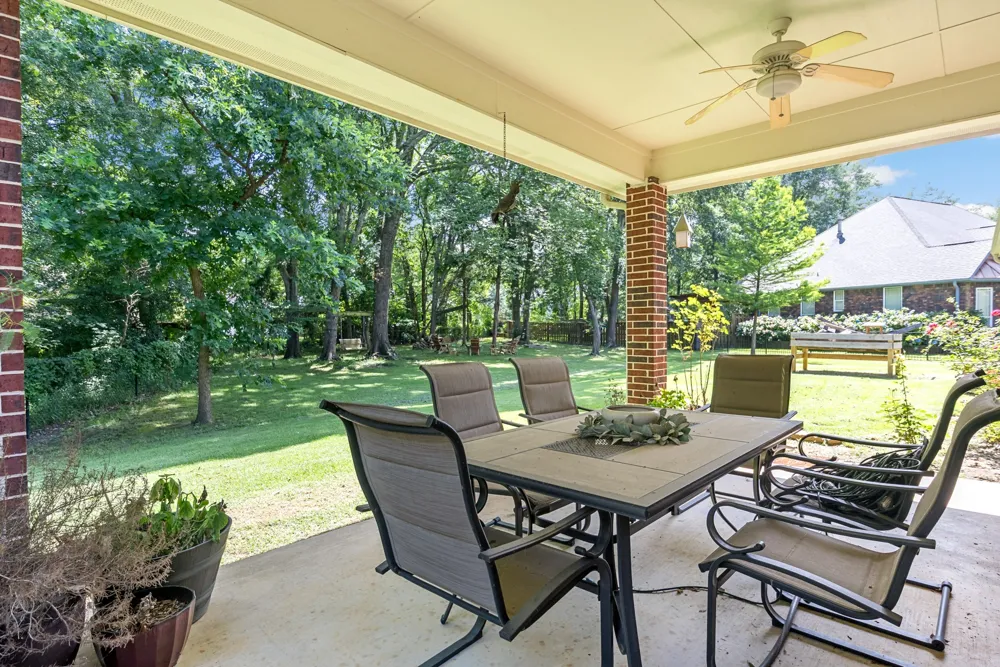 910 Holly Hill Mt Pleasant, TX 75455