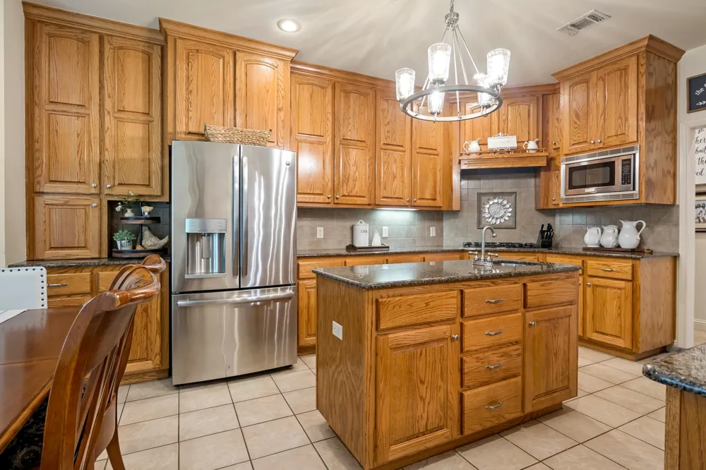 910 Holly Hill Mt Pleasant, TX 75455