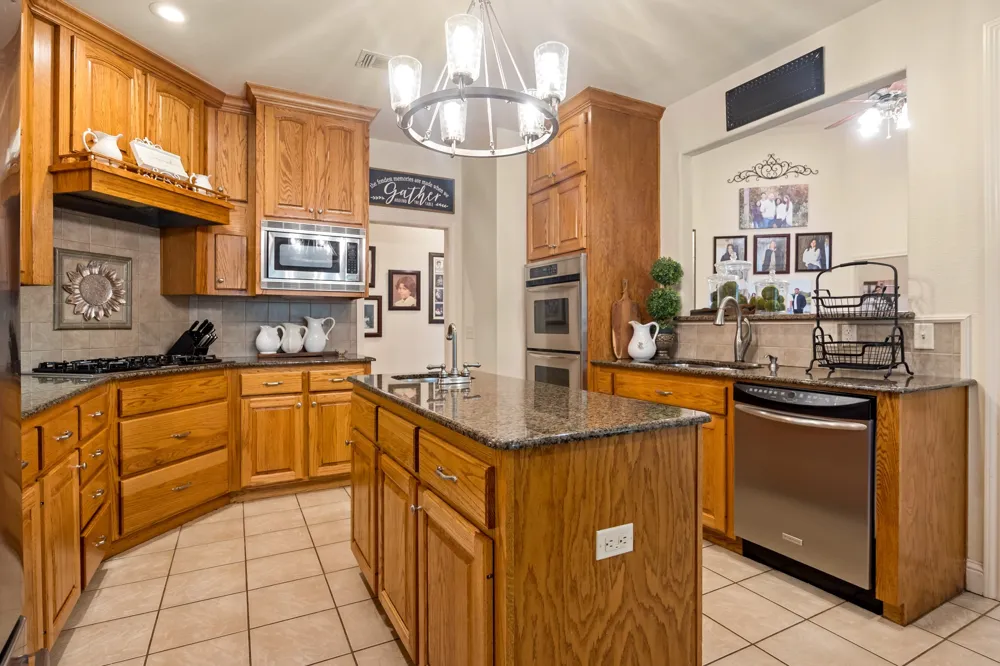 910 Holly Hill Mt Pleasant, TX 75455