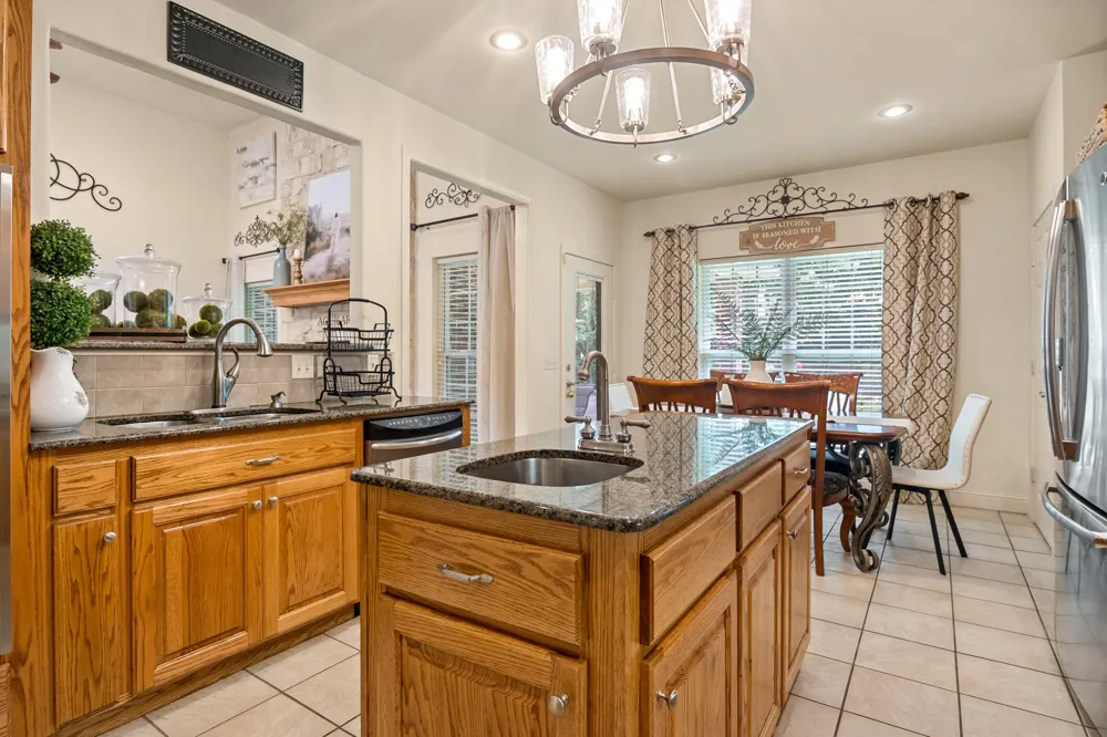 910 Holly Hill Mt Pleasant, TX 75455