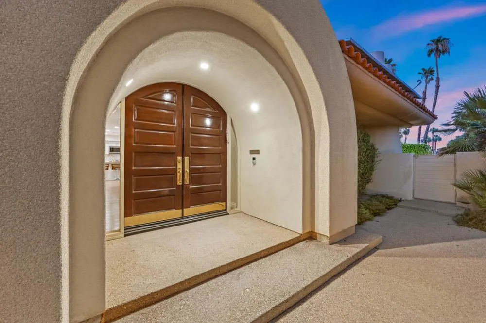 18 Kavenish Drive Rancho Mirage, CA 92270