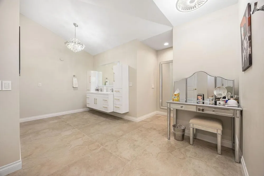 18 Kavenish Drive Rancho Mirage, CA 92270